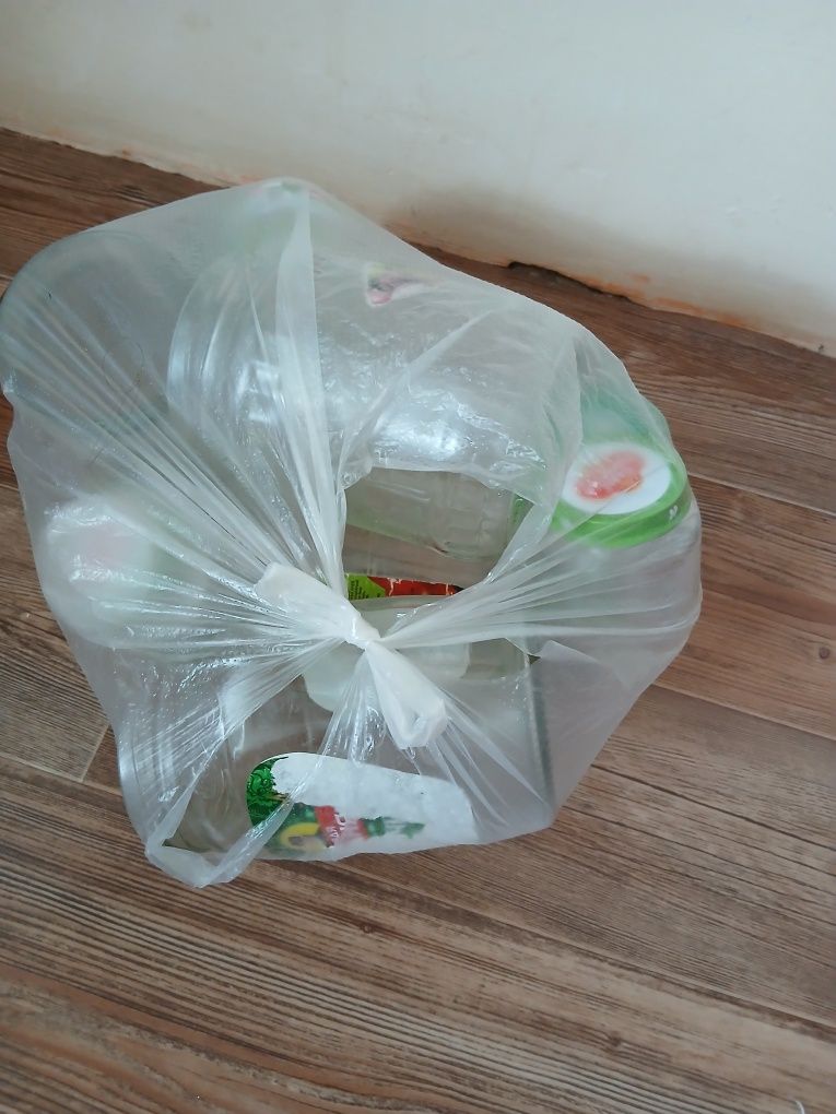 Продаются баночки  на фото