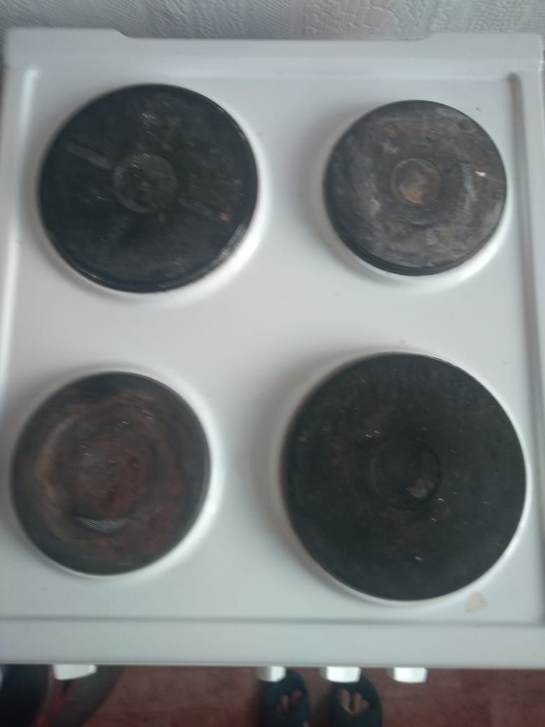 Срочно продам электрическую плиту Дарина