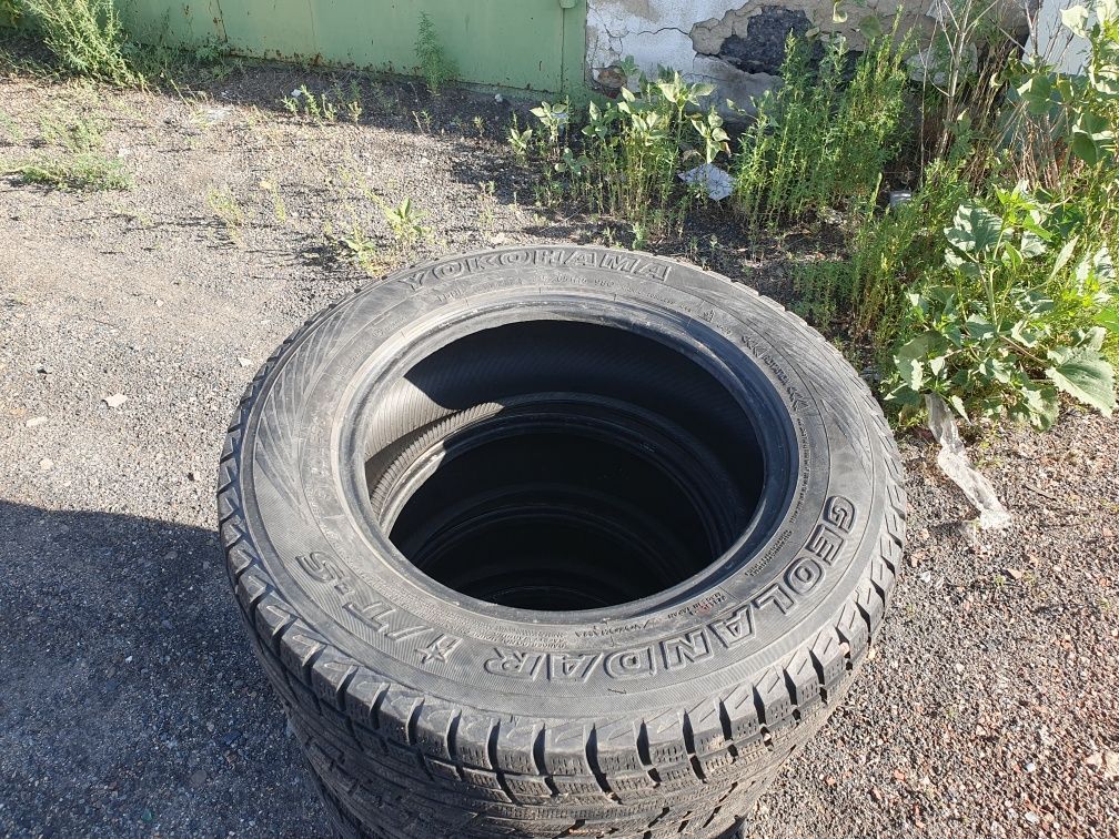 Шины 215/65/16 продаю