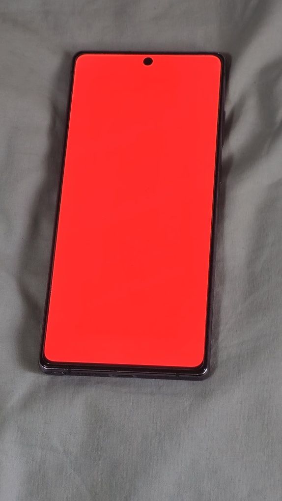 Samsung Galaxy Note 20 в отличном состоянии с чехлом