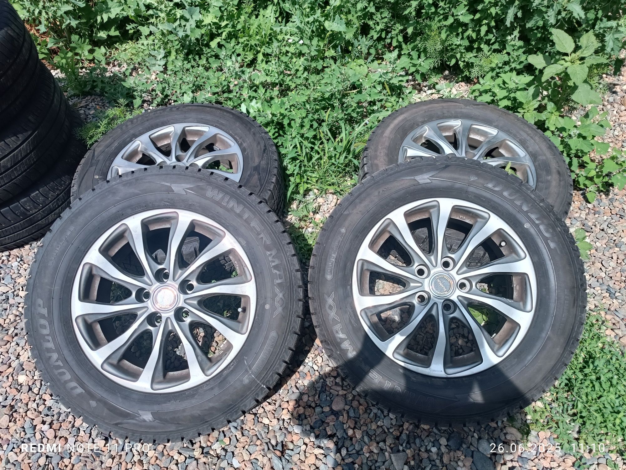 Продам шины с дисками привозные из Японии на 16 toyota