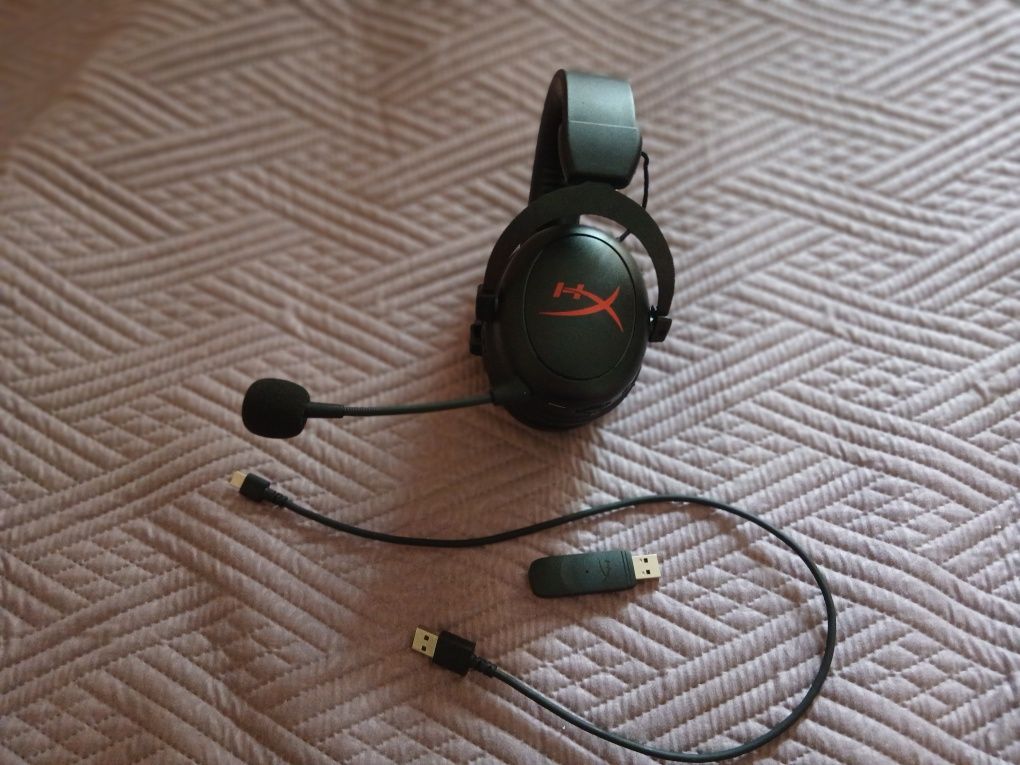Продаю игровые наушники HyperX Cloud Core Wireless  в хорошем состояни