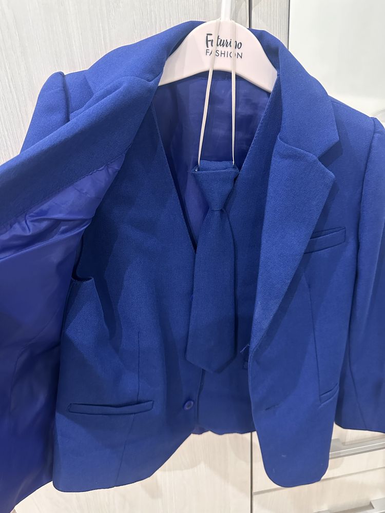 Продам школьный костюм для мальчика 32 гимназии. 1-2 кл