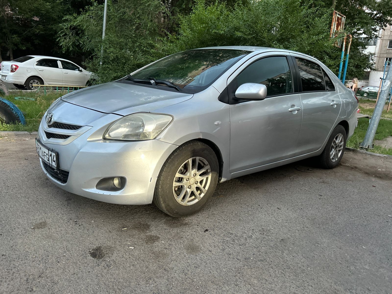 Продам авто марки Тойота Ярис (седан)2008 г.в