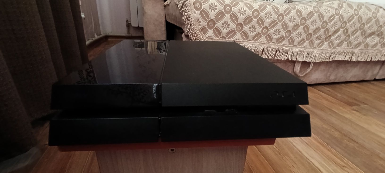 PlayStation 4 FAT  + 6 дисков
