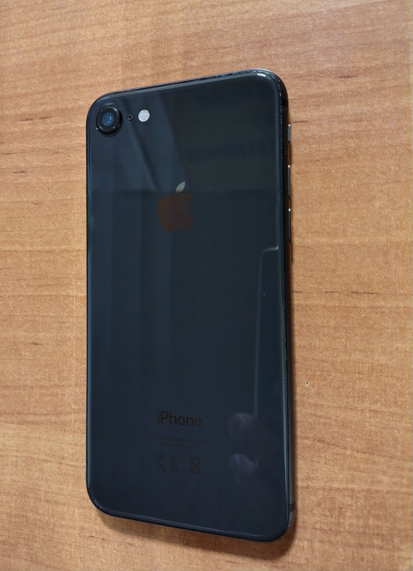 Iphone 8  64Gb в идеальном состоянии