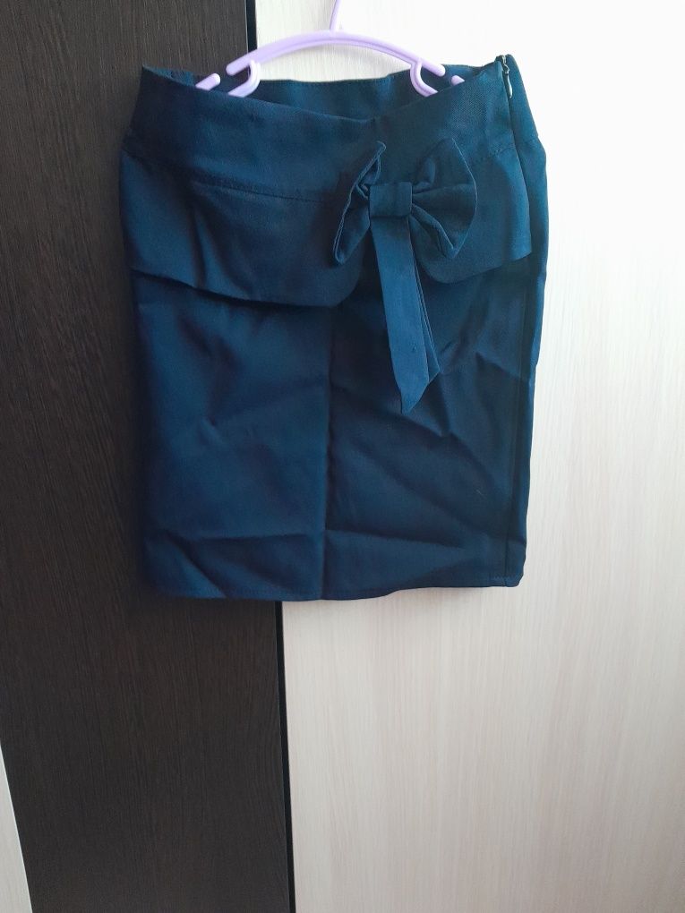 Продам школьную одежду для девочки