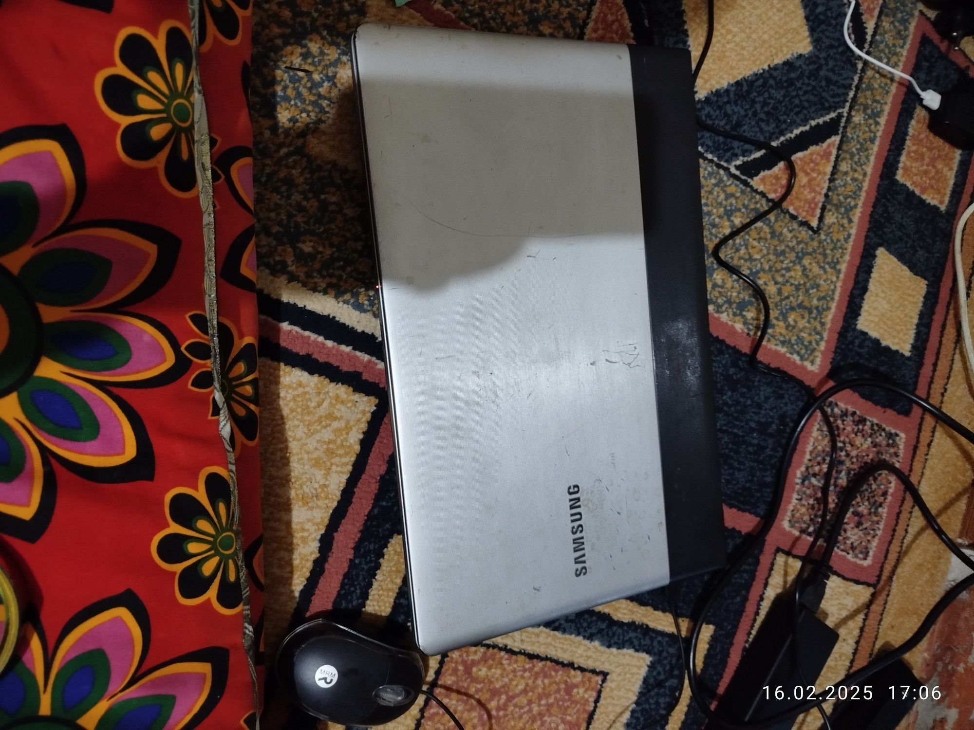 Ноутбук samsung продам срочно