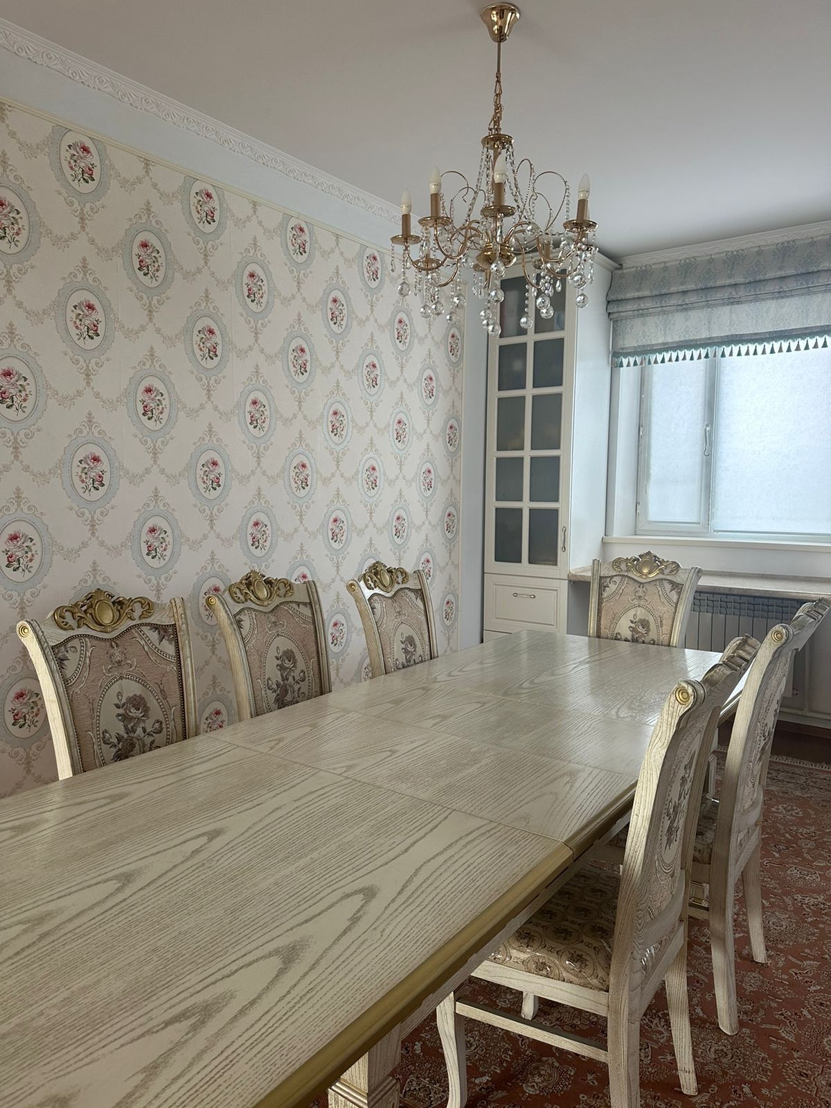 Продам стол и два кресла