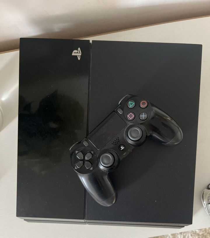 Sony Playstation 4 в отличном состоянии (ПО 10.50)