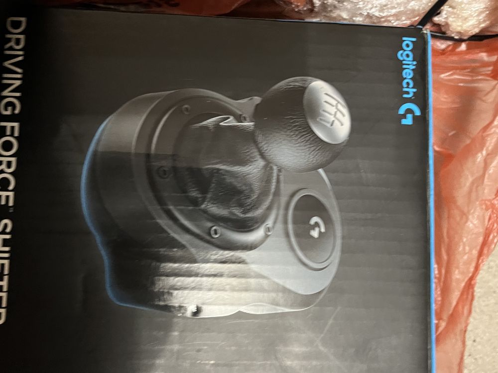 Руль педали и КПП Logitech G + сидения куда прикручивается +xbox one s