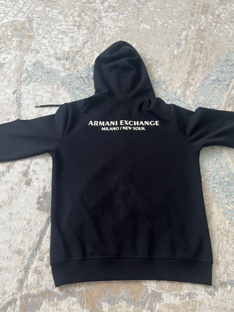 Продаю Кофту armani