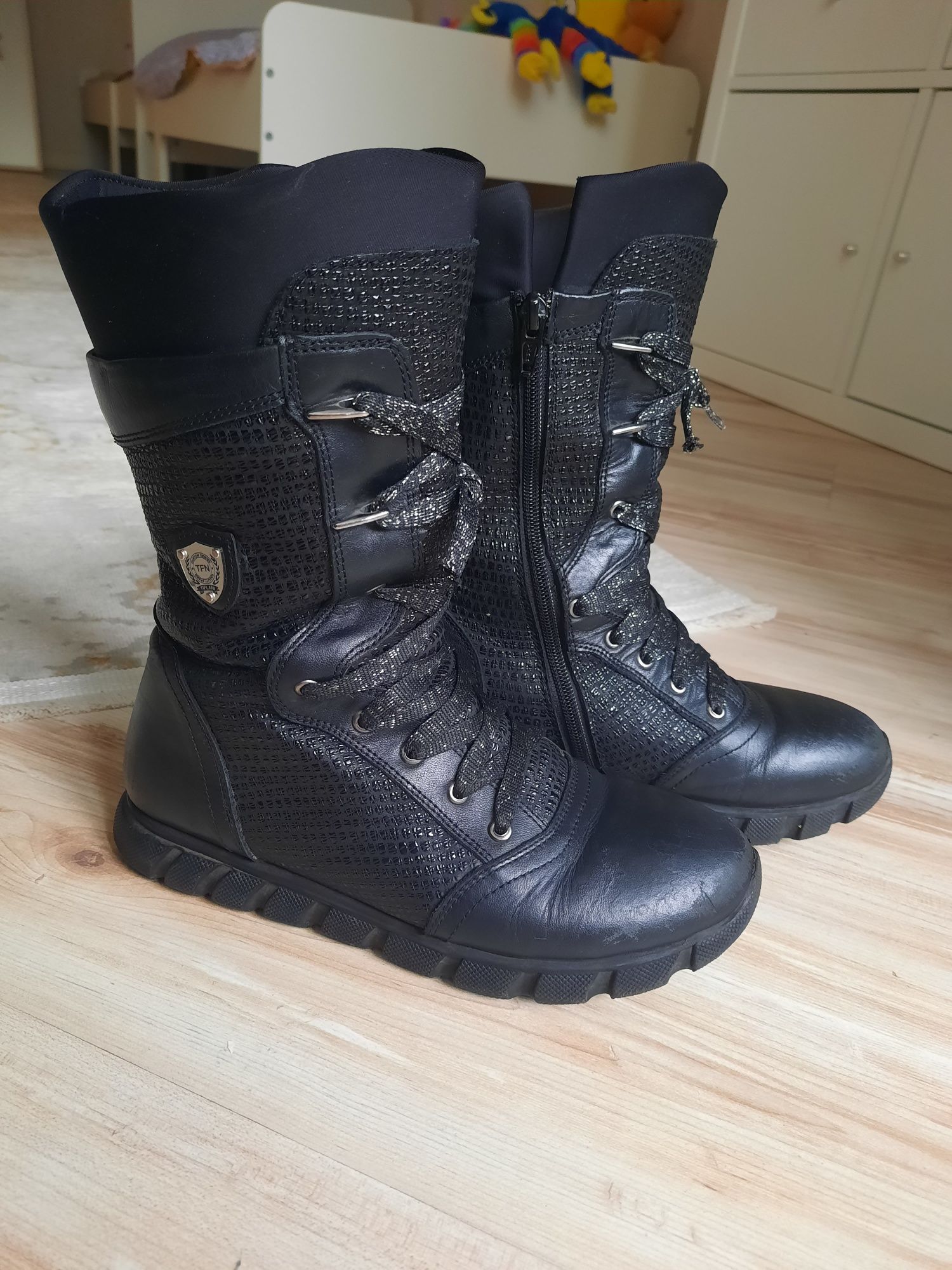 Продам зимние сапоги детские