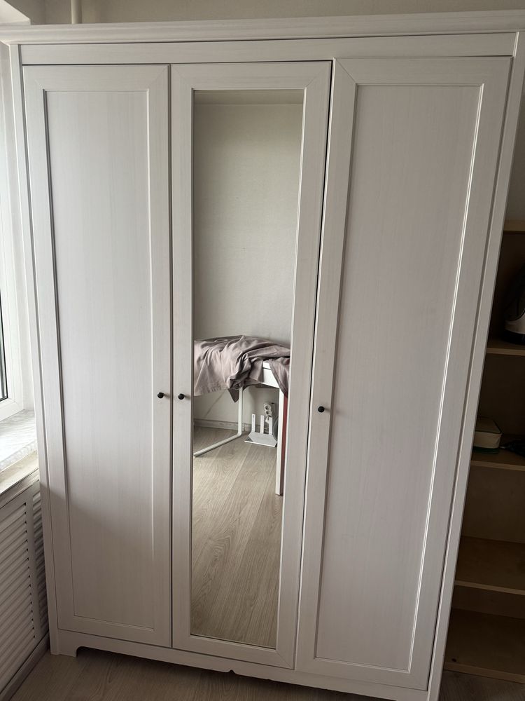 Платяной шкаф 3-дверный IKEA Aspelund 117*190 см.