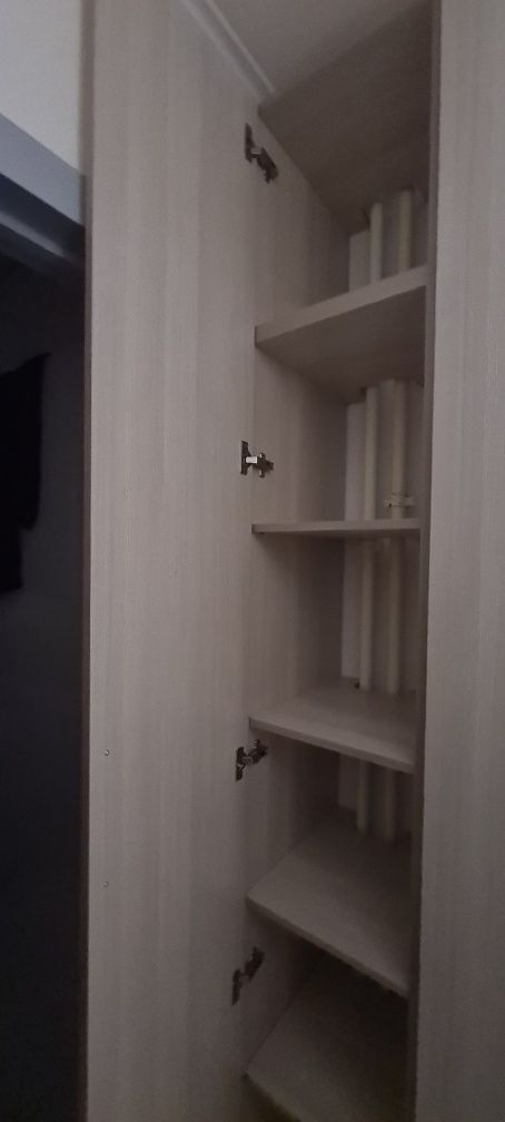 Продам шкаф в прихожую  новую
