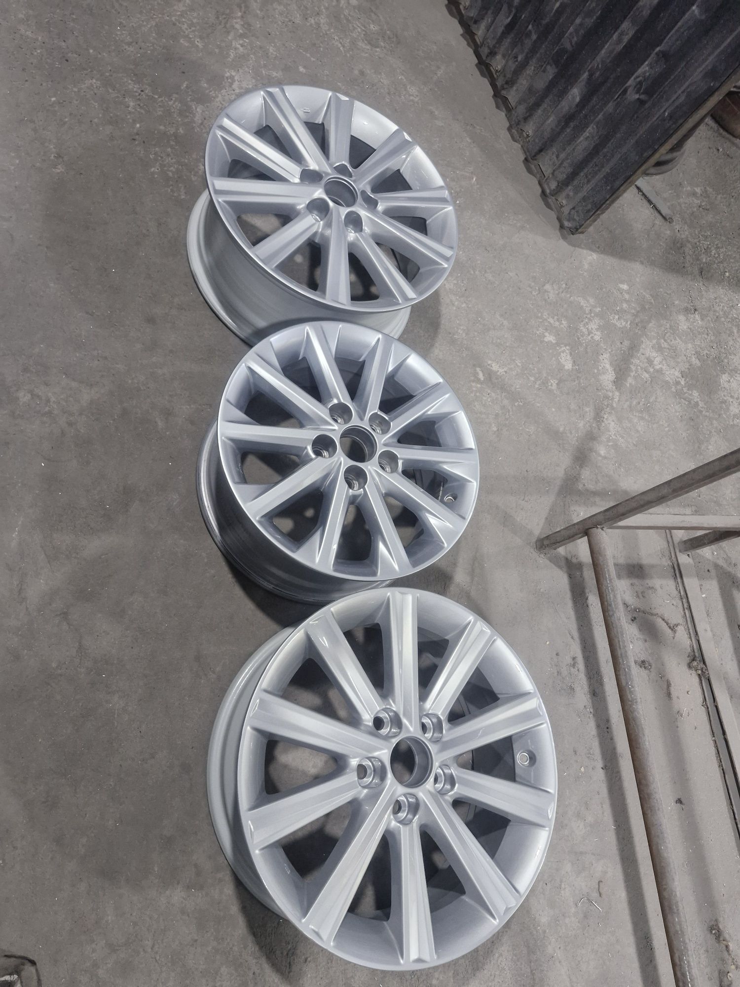 Тойота камри 50 R 17 оригинал 1 шт