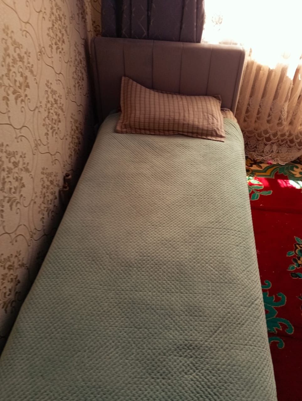 Кровать 90*200, б/у в хорошем состоянии