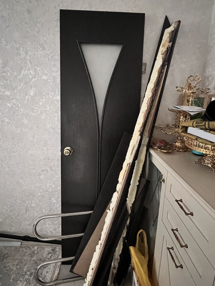 Отдам даром дверь и полотенчик