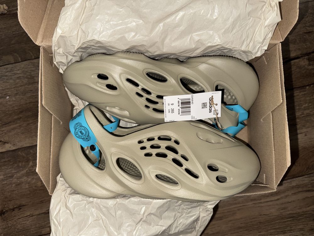 Yeezy foam runner 42-43р