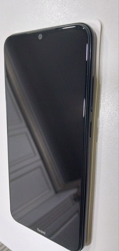 Продам телефон Redmi 8 space black 3gb/32 gb