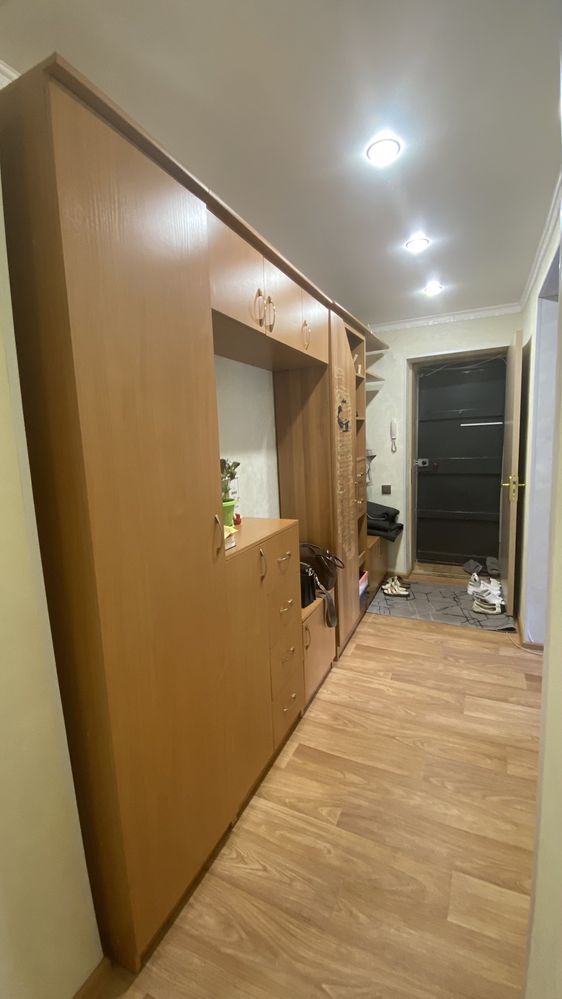 Большой шкаф для прихожки