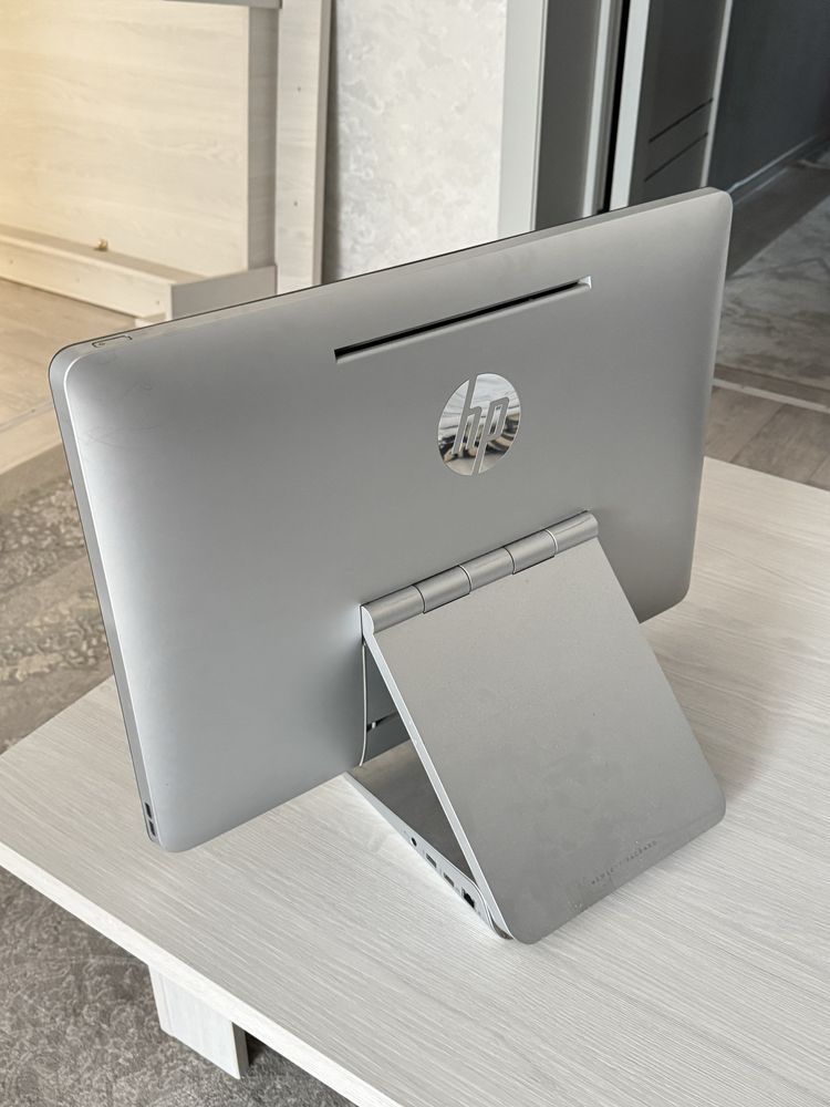 HP Envy 23.
