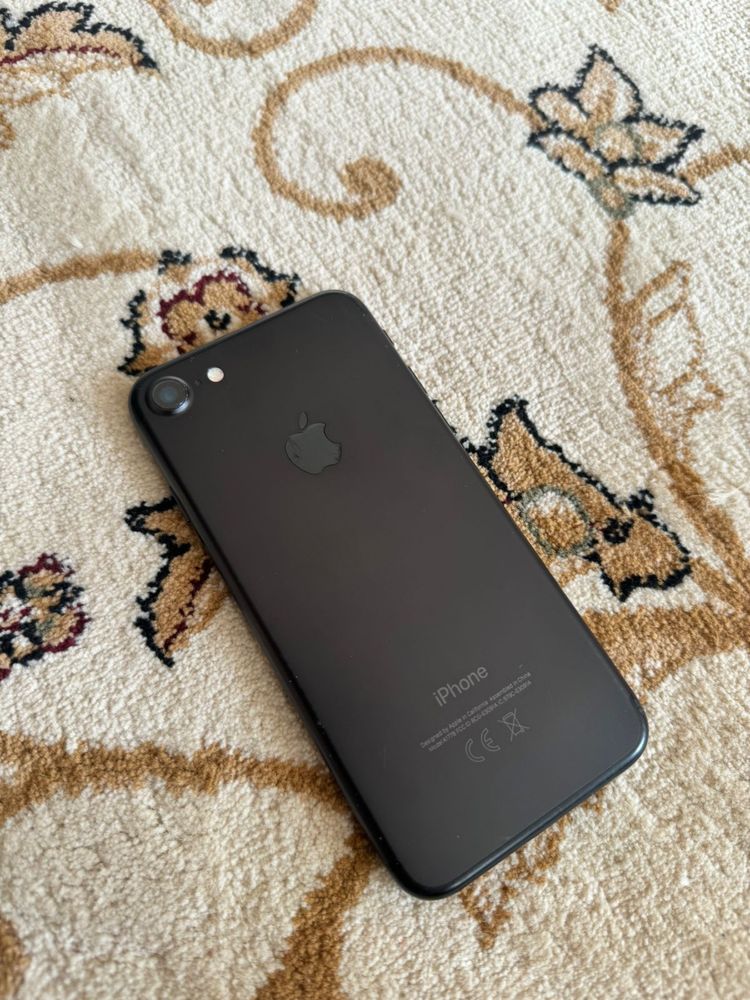 IPhone 7 в отличном состоянии черный цвет