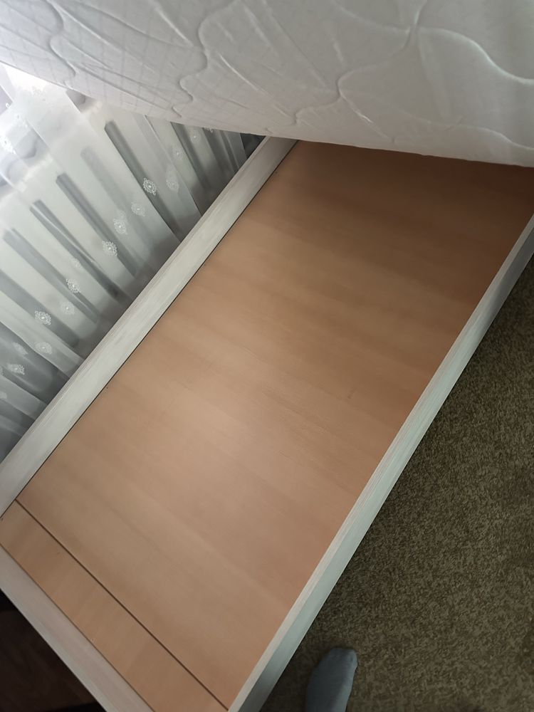Продам кровать с матрацом