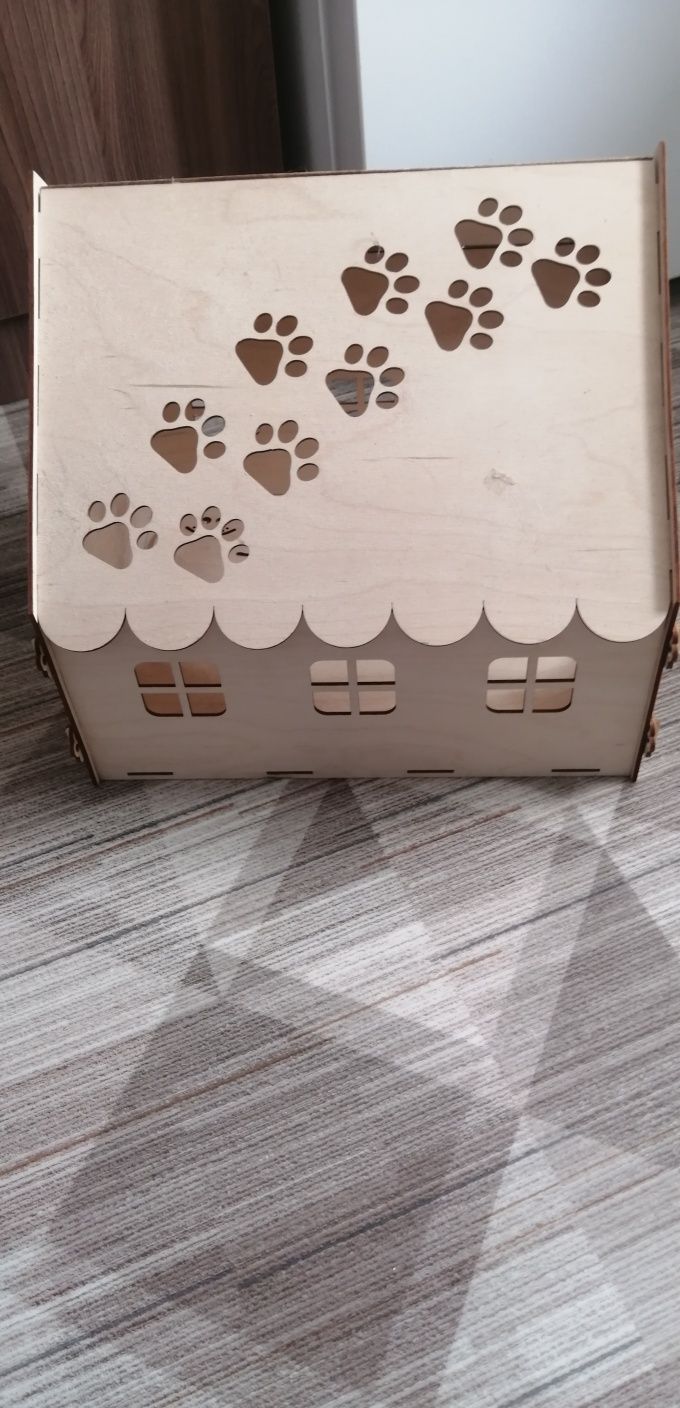 Продам домик  для кошек