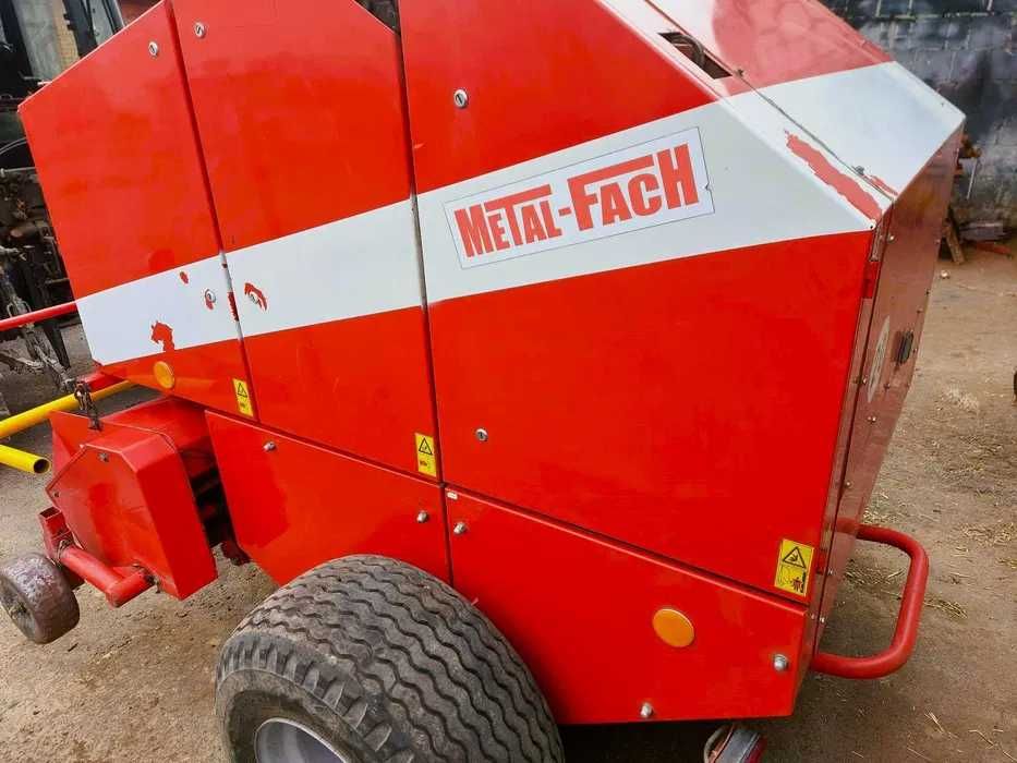 Пресс-подборщик Metal-Fach в хорошим состояний