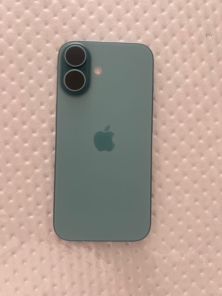Продам iPhone 16 в идеальном состоянии