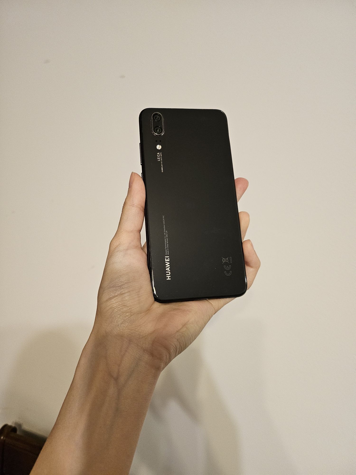 Продам Huawei p20