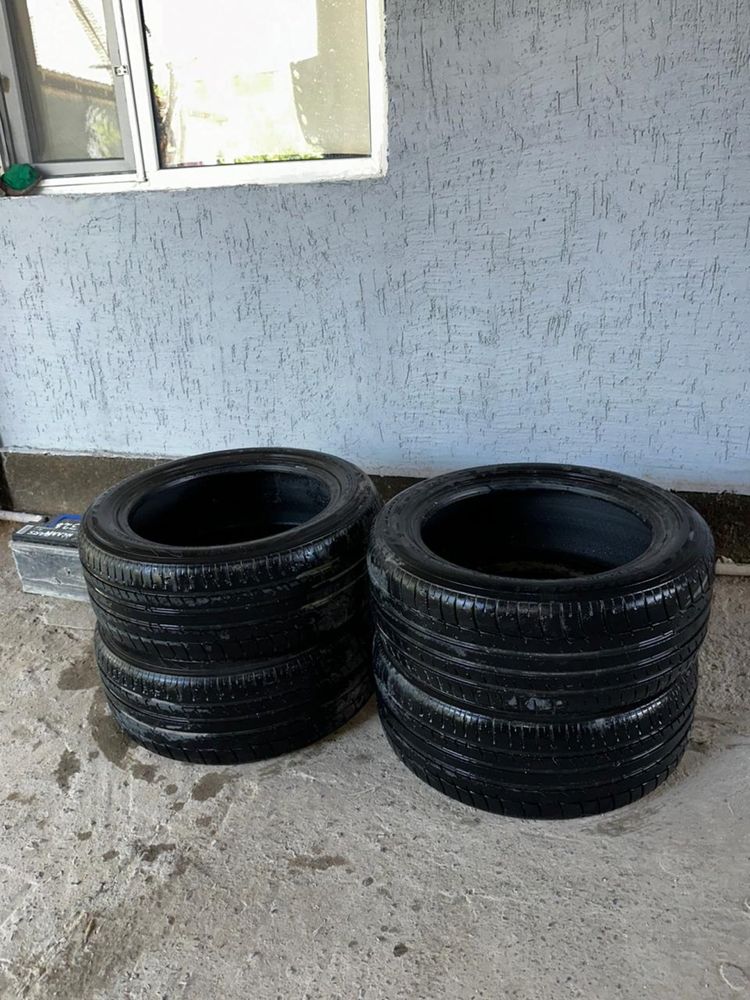 Продаю шины в хорошем состояний / 225х55х17