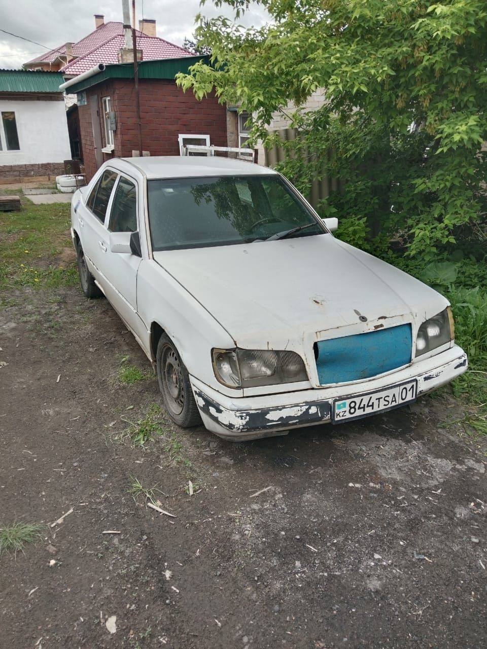 Продам автомобиль мерседес бенс 124