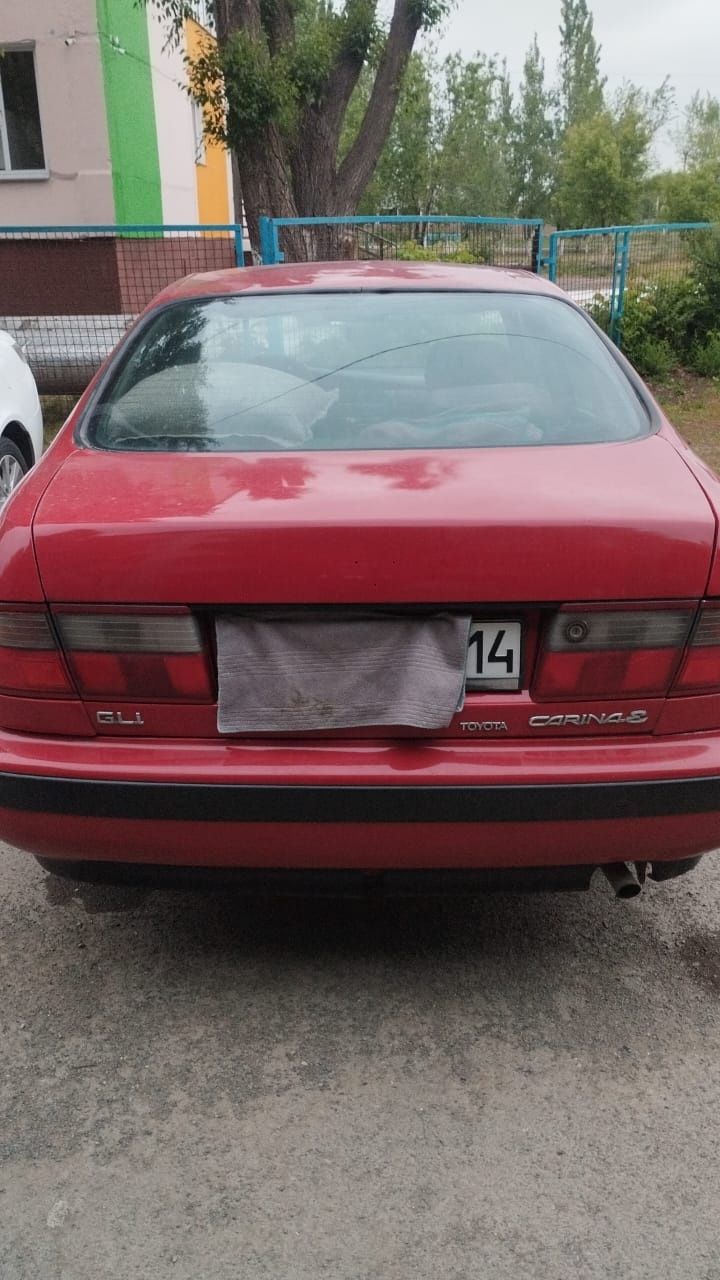Машина Toyota Carina E
