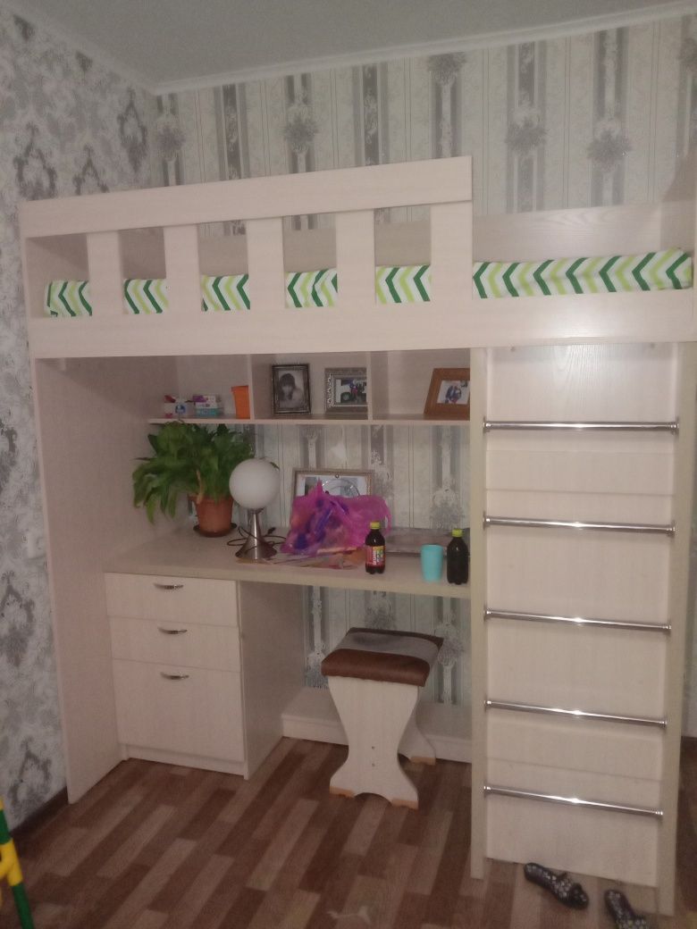 Срочно Продам кровать чердак!!!