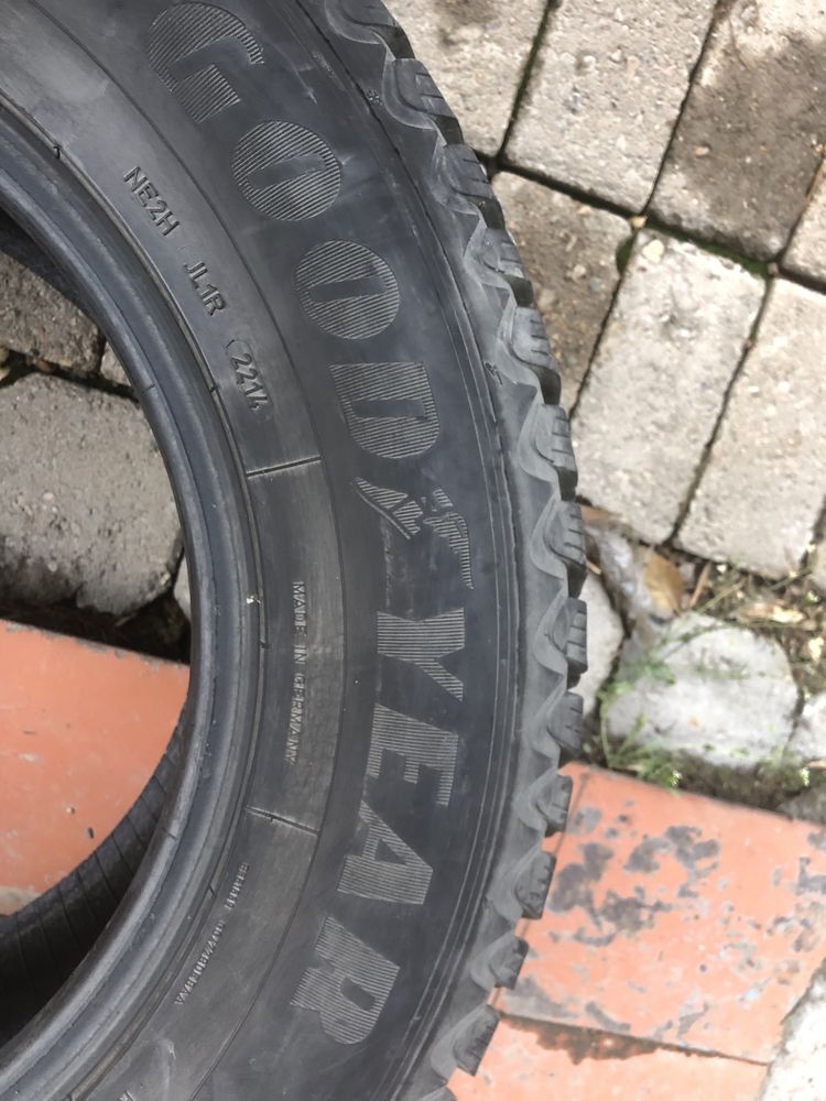 Продам зимние шины Goodyear Ultra Grip Ice Arctic