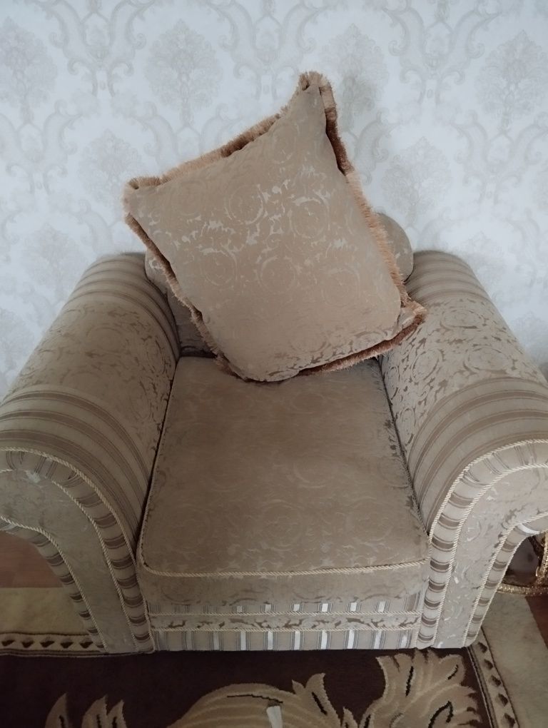 Диван двойно  с креслом