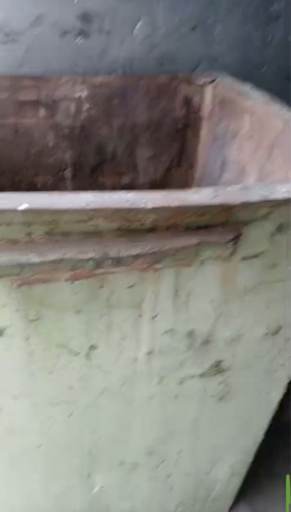 Продаю мусорные баки