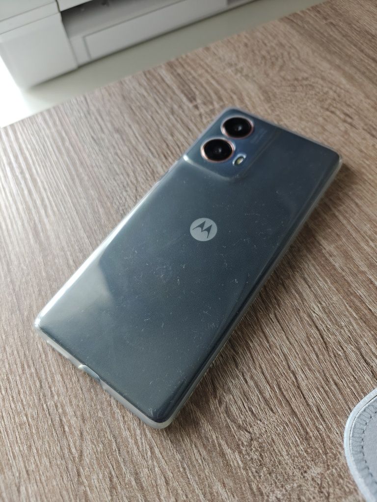 Продам телефон Motorola G85 серый