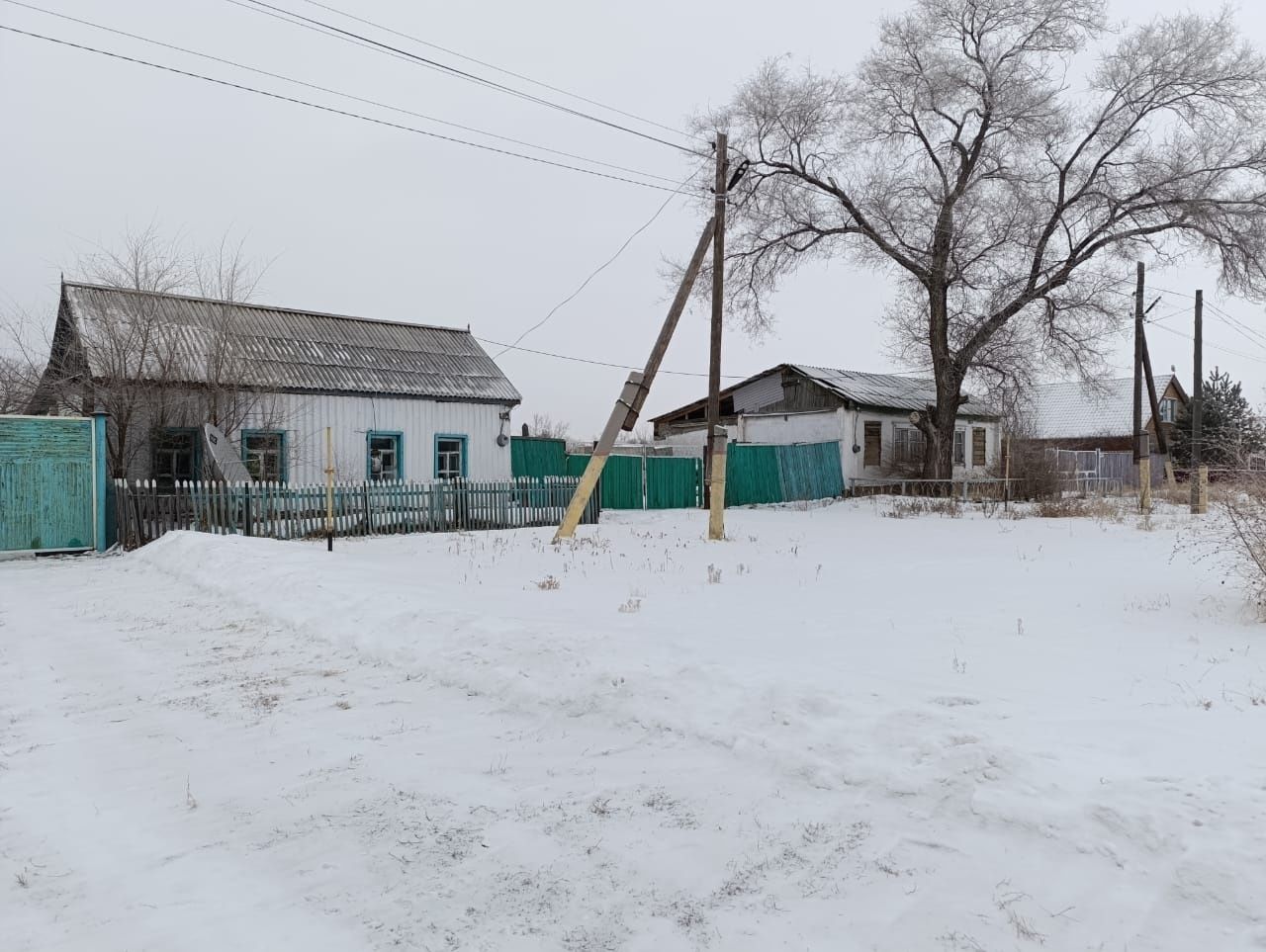 Продам два земельных участка (дома) в центре с.Аулиеколь.