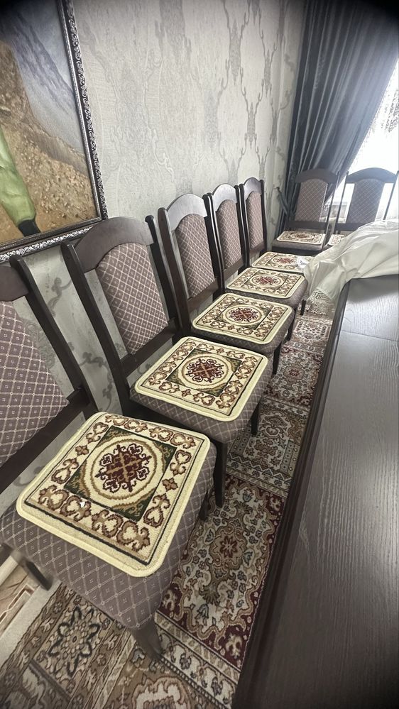 Продам новый стол со стульями