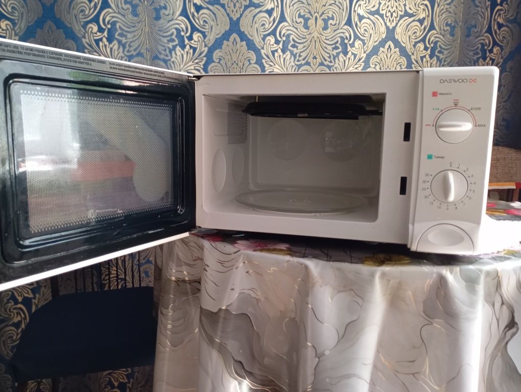 Продам микроволновку ватличном состоянии чистая