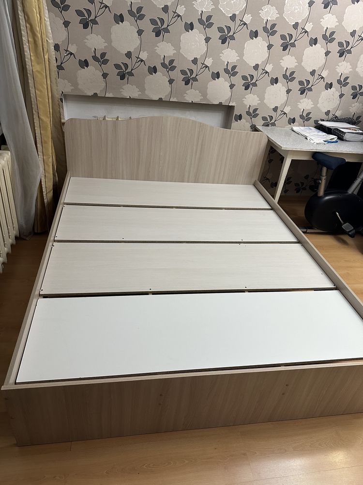 Продам двухспальную кровать