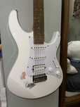 Yamaha Pacifica 012