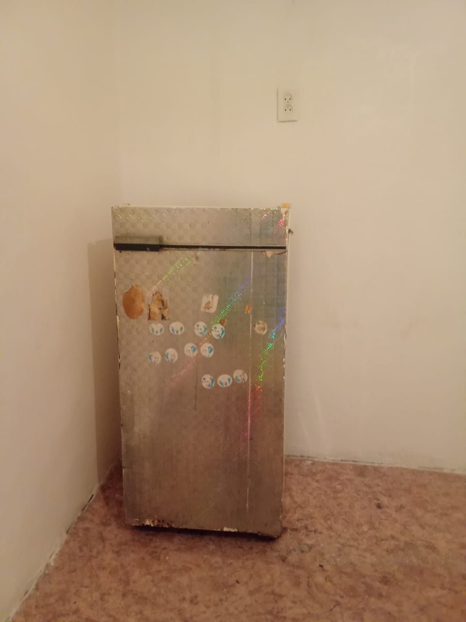 Продам холодильник не работает только морозилка