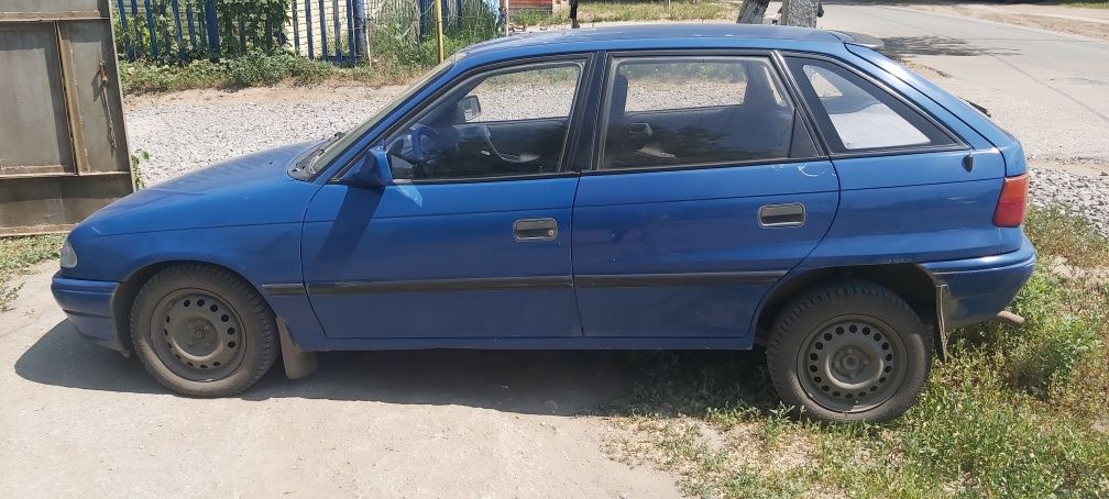 Продам Опель астра ф 1993-го 1.6