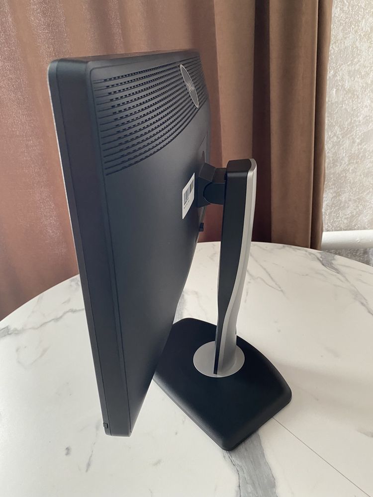Монитор Dell P2413