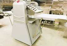 Тестораскаточная машина напольная DM-520A