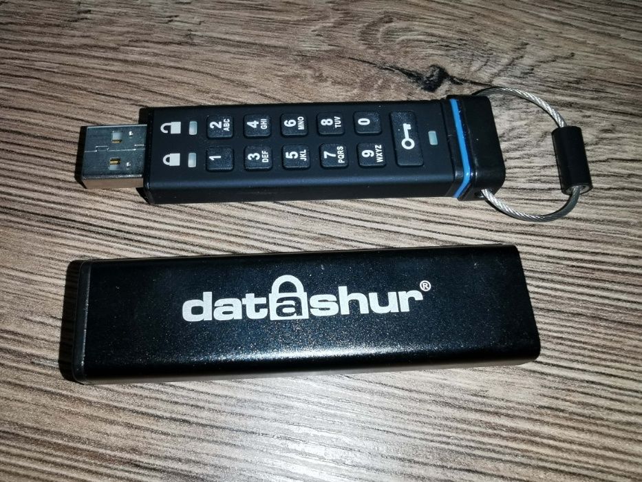 Защищенный USB-накопитель iStorage DatAshur Flash Drive 16Gb